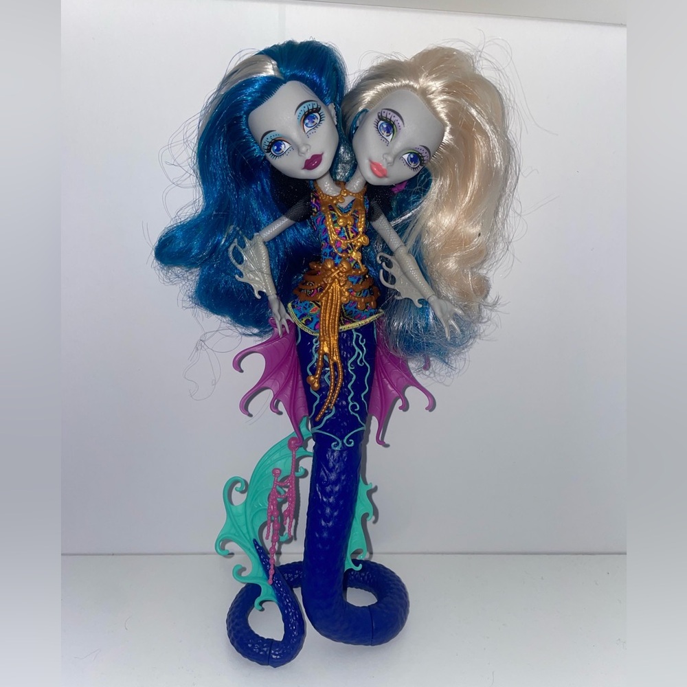 Peri and pearl Monster High Scarier Reef